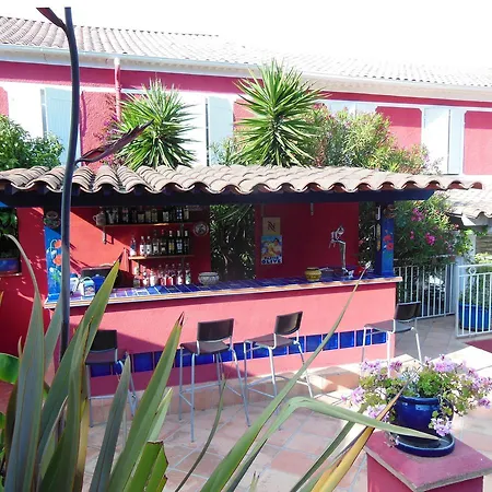 Готель De La Plage 2*