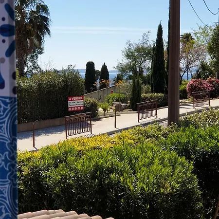 Hotel De La Plage 2*