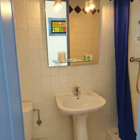 Готель De La Plage 2*